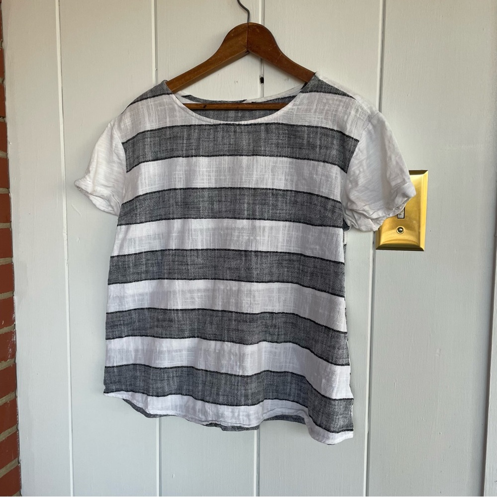 ⭐️ Doe & Rae white/gray/black Blouse Size Small